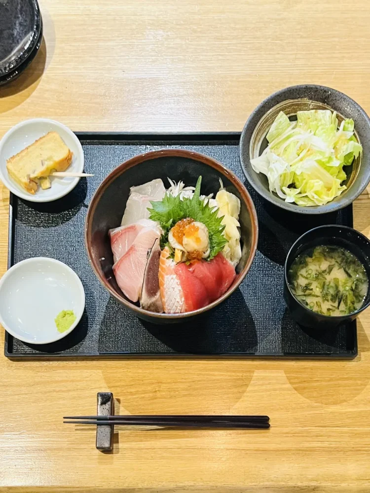 黒澤惣三商店の海鮮丼のランチ