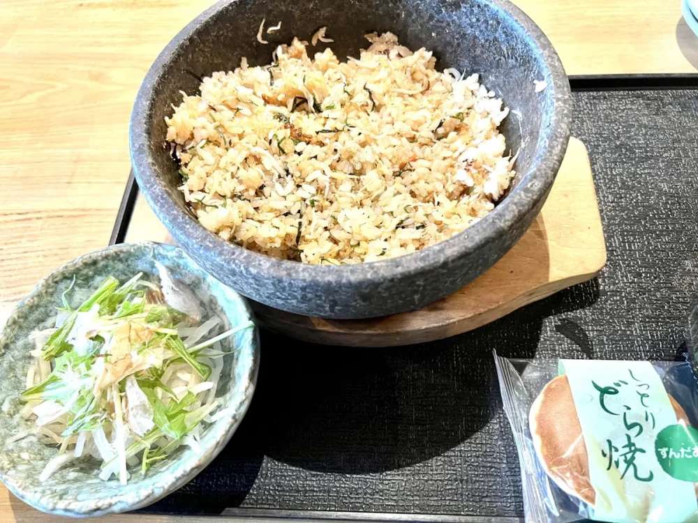 黒澤惣三商店のしらすの石焼ご飯